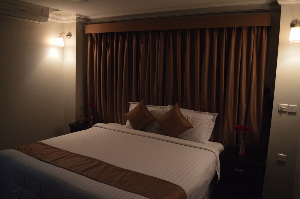 โอโย 411 มูน โฮเต็ล Hotel ดัมมัม ภายนอก รูปภาพ